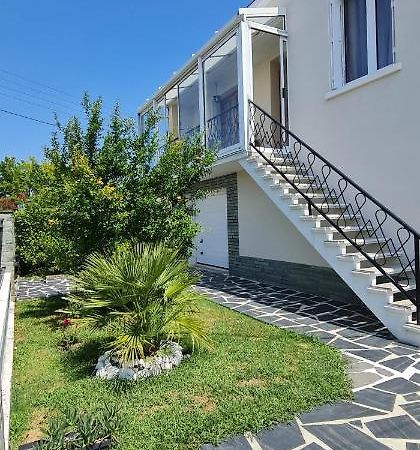 Belle Maison avec jardin RDC T3 de 70m2 Vacances ou cure thermale Rochefort Extérieur photo