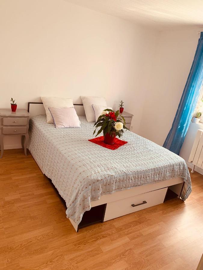 Belle Maison avec jardin RDC T3 de 70m2 Vacances ou cure thermale Rochefort Extérieur photo