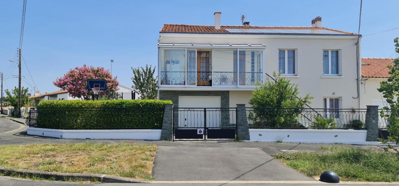 Belle Maison avec jardin RDC T3 de 70m2 Vacances ou cure thermale Rochefort Extérieur photo