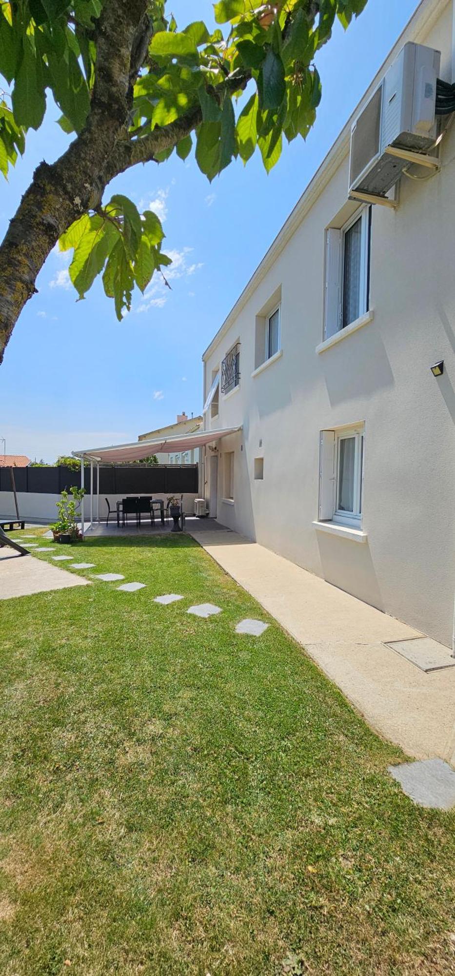 Belle Maison avec jardin RDC T3 de 70m2 Vacances ou cure thermale Rochefort Extérieur photo
